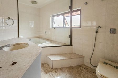 Apartamento para alugar com 500m², 4 quartos e 4 vagasBanheiro do Quarto 2