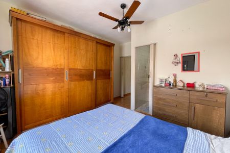 Casa à venda com 233m², 4 quartos e 4 vagasSuíte 2