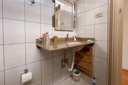 Casa à venda com 233m², 4 quartos e 4 vagasBanheiro Social