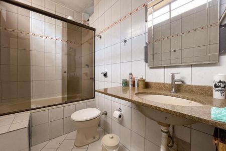 Casa à venda com 233m², 4 quartos e 4 vagasBanheiro Social