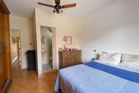 Casa à venda com 233m², 4 quartos e 4 vagasSuíte 2