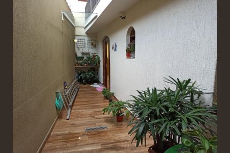 Casa à venda com 280m², 3 quartos e 2 vagasDetalhe - Quintal e Área de Serviço