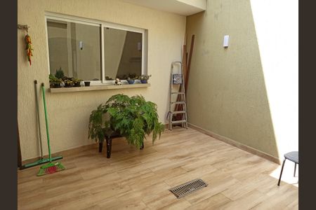 Casa à venda com 280m², 3 quartos e 2 vagasDetalhe - Quintal e Área de Serviço