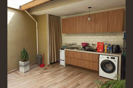 Casa à venda com 280m², 3 quartos e 2 vagasDetalhe - Quintal e Área de Serviço