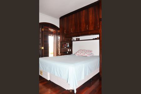 Casa à venda com 280m², 3 quartos e 2 vagasDetalhe - Quarto 02 com Varanda e Churrasqueira