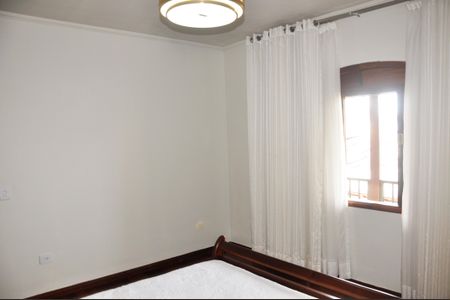 Casa à venda com 280m², 3 quartos e 2 vagasDetalhe - Quarto 01 com Closet e Suíte