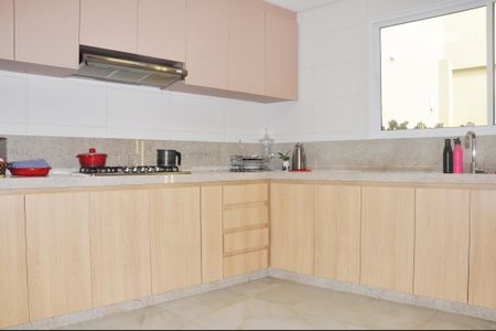 Casa à venda com 280m², 3 quartos e 2 vagasDetalhe - Cozinha