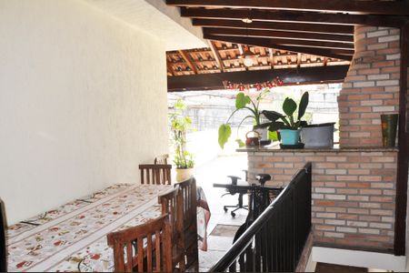 Casa à venda com 280m², 3 quartos e 2 vagasDetalhe - Varanda e Churrasqueira