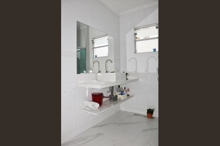 Casa à venda com 280m², 3 quartos e 2 vagasDetalhe - Suíte