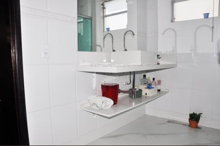 Casa à venda com 280m², 3 quartos e 2 vagasDetalhe - Suíte