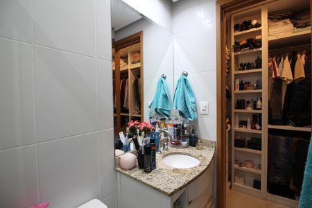 Apartamento à venda com 127m², 2 quartos e 2 vagasQuarto 2 - Banheiro