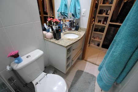 Apartamento à venda com 127m², 2 quartos e 2 vagasQuarto 2 - Banheiro