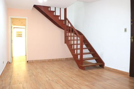 Casa para alugar com 98m², 2 quartos e 2 vagasSala