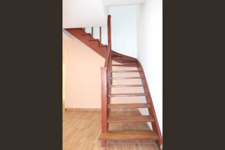 Casa para alugar com 98m², 2 quartos e 2 vagasSala