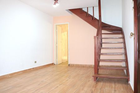 Casa para alugar com 98m², 2 quartos e 2 vagasSala