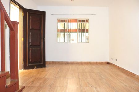 Casa para alugar com 98m², 2 quartos e 2 vagasSala