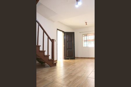 Casa para alugar com 98m², 2 quartos e 2 vagasSala