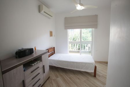 Casa de condomínio à venda com 1017m², 3 quartos e 4 vagasVaranda do Quarto 1