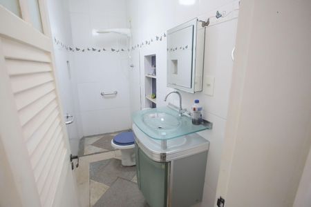 Casa de condomínio à venda com 1017m², 3 quartos e 4 vagasBanheiro da Suíte externa