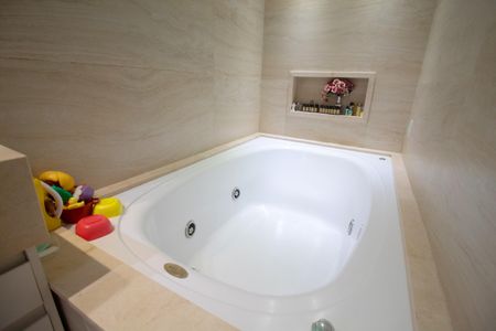 Apartamento à venda com 169m², 3 quartos e 2 vagas Apartamento à venda com 169m², 3 quartos e 2 vagasBanheiro Suíte