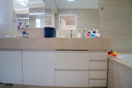 Apartamento à venda com 169m², 3 quartos e 2 vagas Apartamento à venda com 169m², 3 quartos e 2 vagasBanheiro Suíte