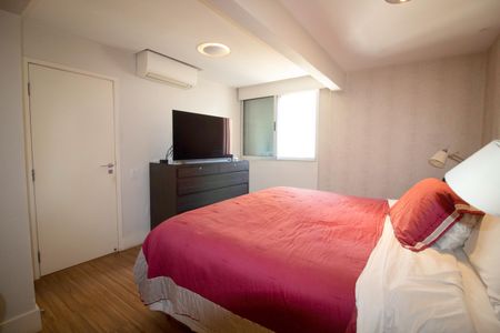 Apartamento à venda com 169m², 3 quartos e 2 vagas Apartamento à venda com 169m², 3 quartos e 2 vagasSuíte