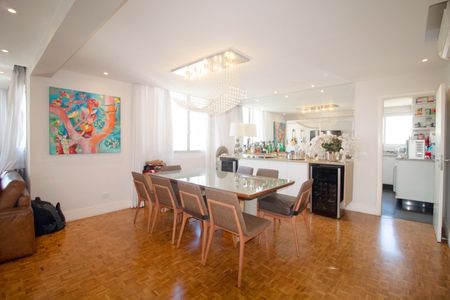 Apartamento à venda com 169m², 3 quartos e 2 vagas Apartamento à venda com 169m², 3 quartos e 2 vagasSala de Jantar