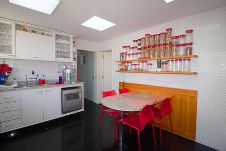 Apartamento à venda com 169m², 3 quartos e 2 vagas Apartamento à venda com 169m², 3 quartos e 2 vagasCozinha