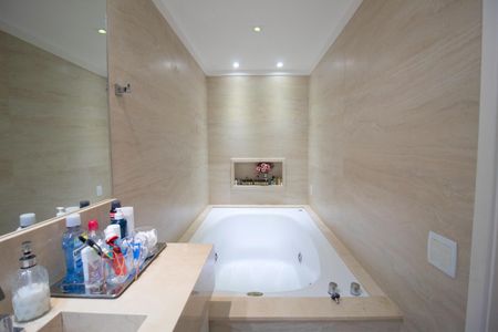 Apartamento à venda com 169m², 3 quartos e 2 vagas Apartamento à venda com 169m², 3 quartos e 2 vagasBanheiro Suíte