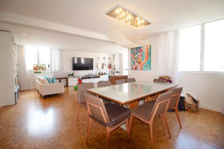 Apartamento à venda com 169m², 3 quartos e 2 vagas Apartamento à venda com 169m², 3 quartos e 2 vagasSala de Jantar