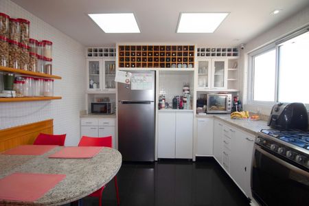 Apartamento à venda com 169m², 3 quartos e 2 vagas Apartamento à venda com 169m², 3 quartos e 2 vagasCozinha