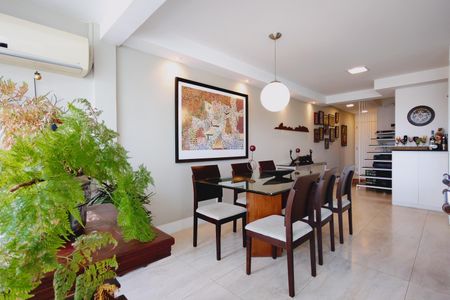 Apartamento à venda com 225m², 3 quartos e 2 vagas Apartamento à venda com 225m², 3 quartos e 2 vagasSala 1