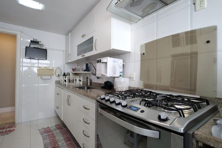 Apartamento à venda com 225m², 3 quartos e 2 vagas Apartamento à venda com 225m², 3 quartos e 2 vagasCozinha - Armários