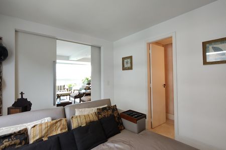 Apartamento à venda com 225m², 3 quartos e 2 vagas Apartamento à venda com 225m², 3 quartos e 2 vagasSala 2