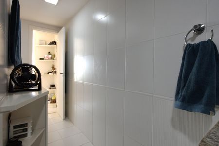 Apartamento à venda com 225m², 3 quartos e 2 vagas Apartamento à venda com 225m², 3 quartos e 2 vagasBanheiro da Suíte 2