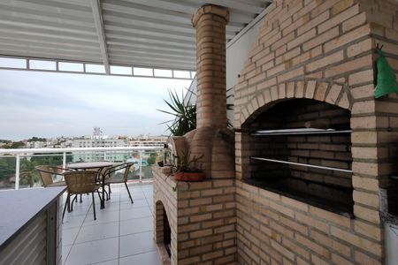 Apartamento à venda com 225m², 3 quartos e 2 vagas Apartamento à venda com 225m², 3 quartos e 2 vagasChurrasqueira