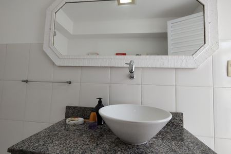 Apartamento à venda com 225m², 3 quartos e 2 vagas Apartamento à venda com 225m², 3 quartos e 2 vagasLavabo 2