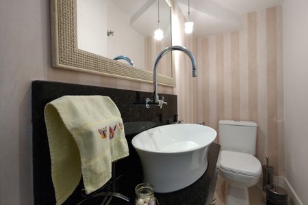 Apartamento à venda com 225m², 3 quartos e 2 vagas Apartamento à venda com 225m², 3 quartos e 2 vagasLavabo