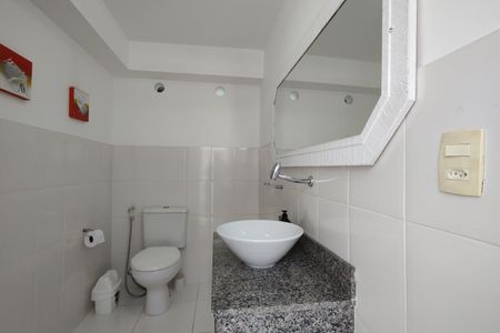 Apartamento à venda com 225m², 3 quartos e 2 vagas Apartamento à venda com 225m², 3 quartos e 2 vagasLavabo 2