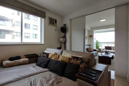 Apartamento à venda com 225m², 3 quartos e 2 vagas Apartamento à venda com 225m², 3 quartos e 2 vagasSala 2