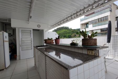 Apartamento à venda com 225m², 3 quartos e 2 vagas Apartamento à venda com 225m², 3 quartos e 2 vagasCobertura