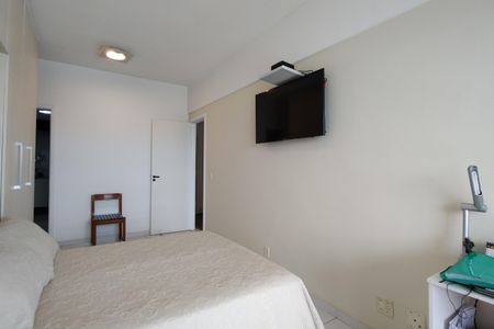 Apartamento à venda com 225m², 3 quartos e 2 vagas Apartamento à venda com 225m², 3 quartos e 2 vagasQuarto 2 - Suíte
