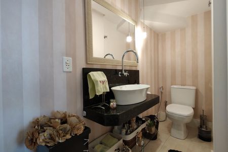 Apartamento à venda com 225m², 3 quartos e 2 vagas Apartamento à venda com 225m², 3 quartos e 2 vagasLavabo