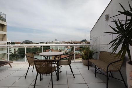 Apartamento à venda com 225m², 3 quartos e 2 vagas Apartamento à venda com 225m², 3 quartos e 2 vagasCobertura