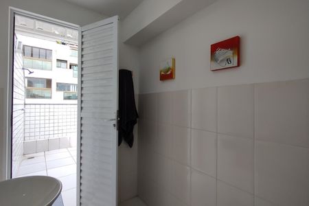 Apartamento à venda com 225m², 3 quartos e 2 vagas Apartamento à venda com 225m², 3 quartos e 2 vagasLavabo 2
