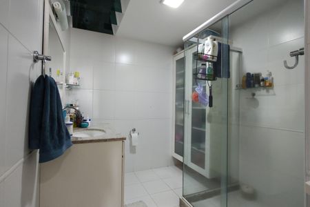 Apartamento à venda com 225m², 3 quartos e 2 vagas Apartamento à venda com 225m², 3 quartos e 2 vagasBanheiro da Suíte 2