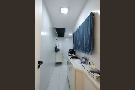 Apartamento à venda com 225m², 3 quartos e 2 vagasBanheiro da Suíte 2