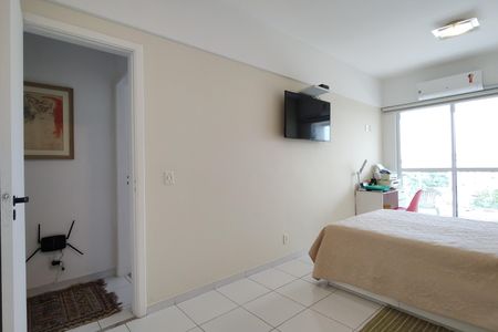 Apartamento à venda com 225m², 3 quartos e 2 vagas Apartamento à venda com 225m², 3 quartos e 2 vagasQuarto 2 - Suíte