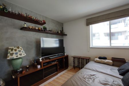 Apartamento à venda com 225m², 3 quartos e 2 vagas Apartamento à venda com 225m², 3 quartos e 2 vagasSala 2