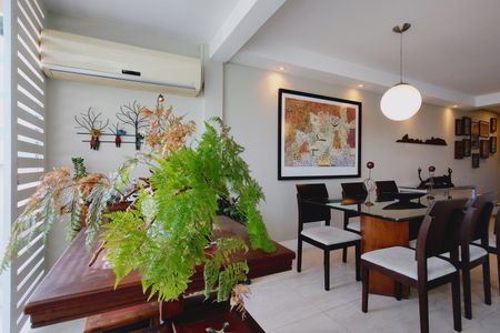 Apartamento à venda com 225m², 3 quartos e 2 vagas Apartamento à venda com 225m², 3 quartos e 2 vagasSala 1